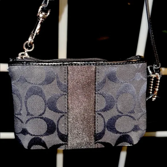Coach - Wristlet Wallet - Black Signature Monogram CC / Canvas and leather EUC🩷 - Picture 3 of 16